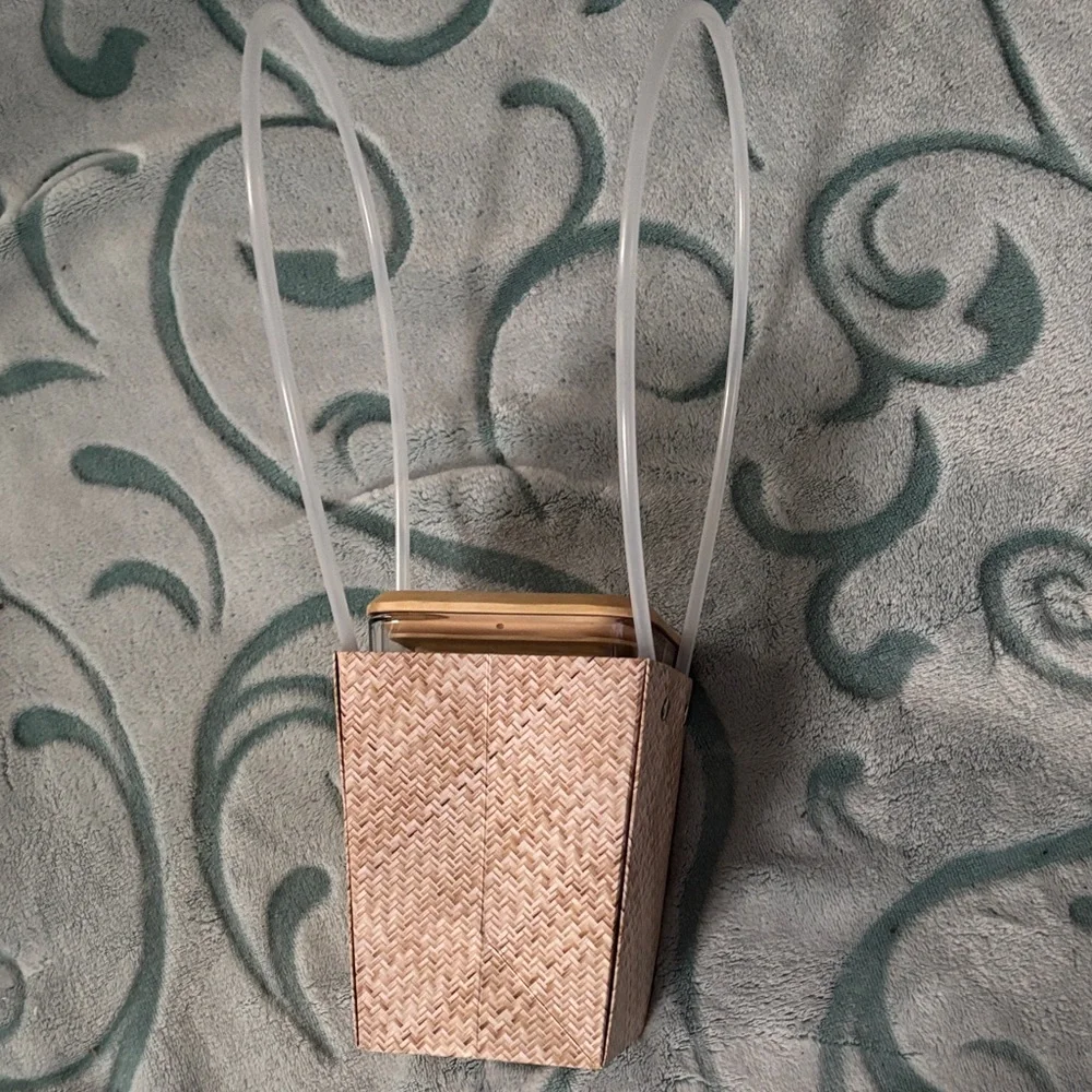 Yankee Candle With Gift Bag — Energizing Grapefruit and Rosemary.